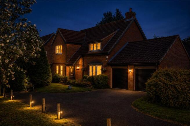 4 bed property, in Abingdon Way, £825,000