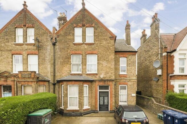 2 bed property, in Cumberland Road, £475,000