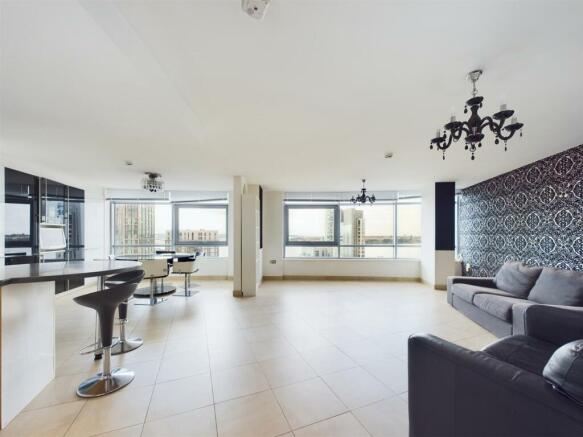 3 bed property, in Old Hall Street, £250,000