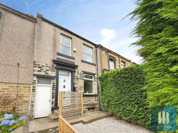 3 bed property, in Stile Common Road, £185,000