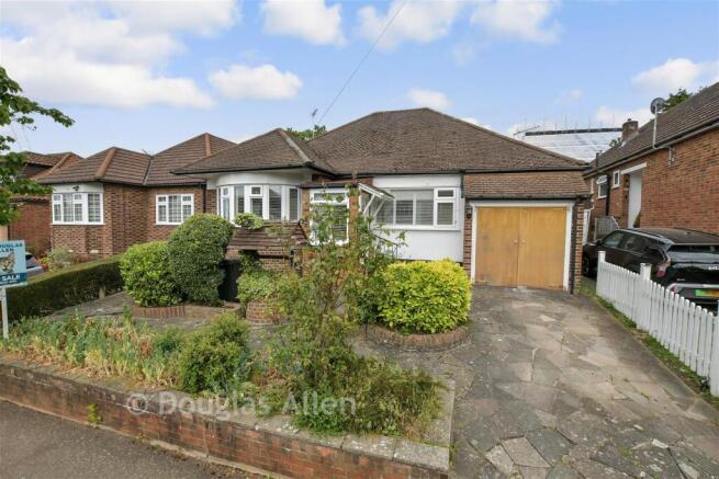2 bed property, in Dacre Gardens, £750,000