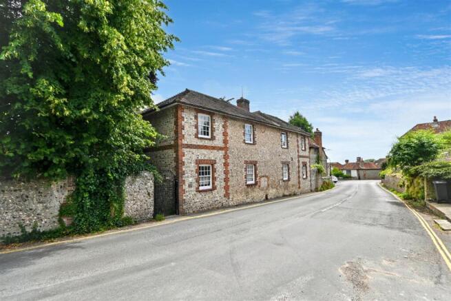 2 bed property, in Wish Hill, £230,000