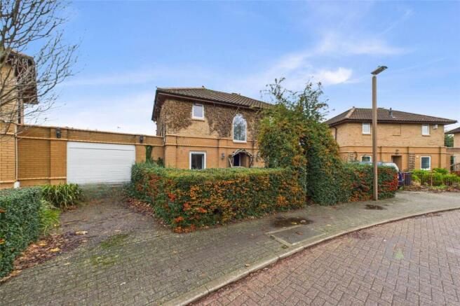 3 bed property, in Lacy Drive, £325,000