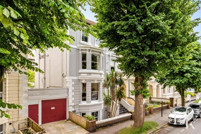 1 bed property, in Ventnor Villas, £450,000