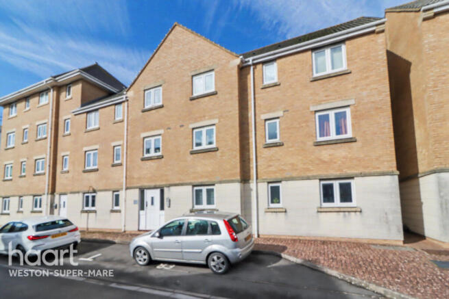 2 bed property, in Macfarlane Chase, £150,000