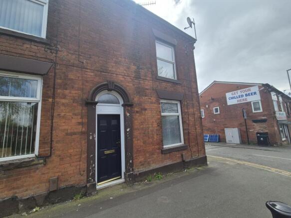1 bed property, in 220A Greenacres Road, £32,000