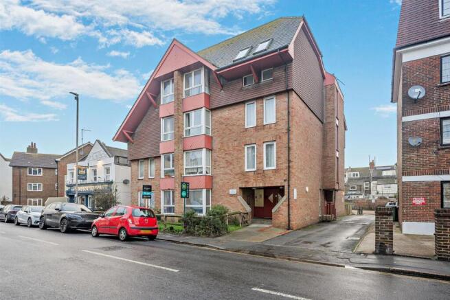 1 bed property, in Langney Road, £85,000