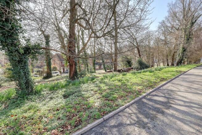 4 bed property, in The Warren, £535,000