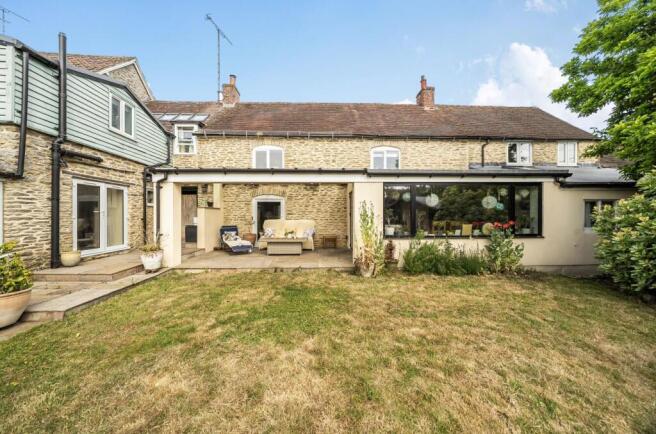4 bed property, in Blackmoor Lane, £699,950
