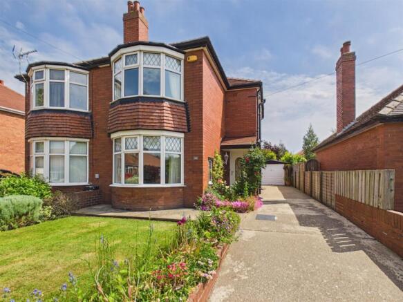 2 bed property, in St. Columba Road, £189,950