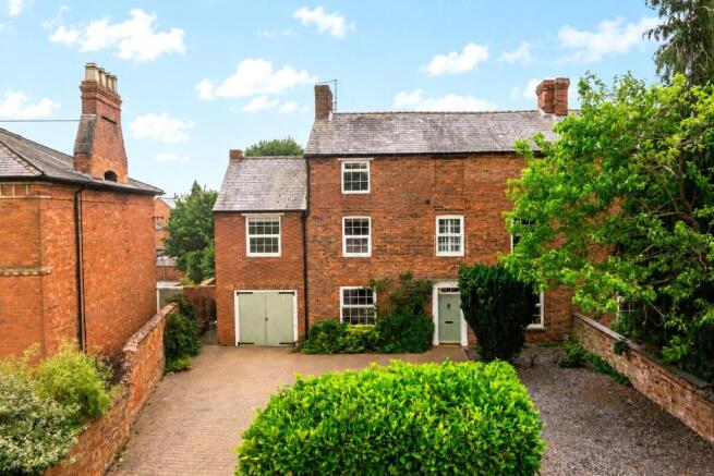 4 bed property, in Brackley Road, £850,000