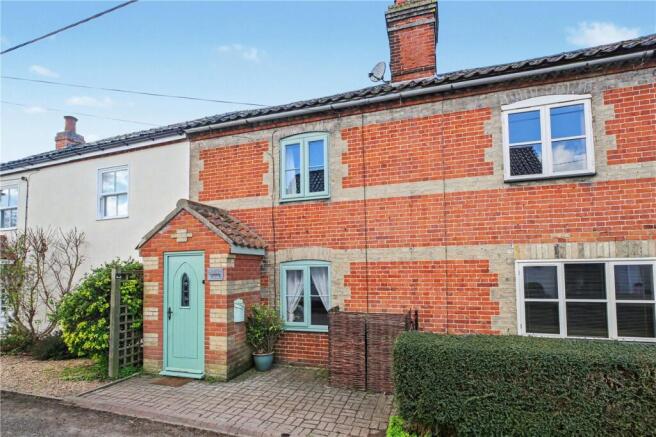 2 bed property, in The Street, £280,000