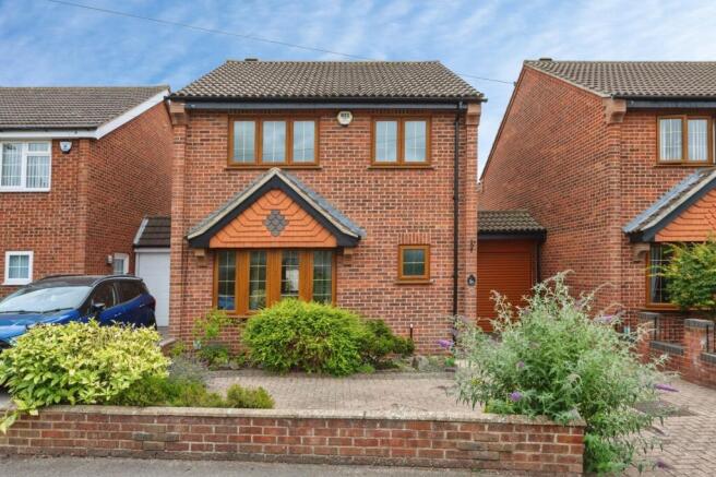 3 bed property, in Albert Close, £475,000