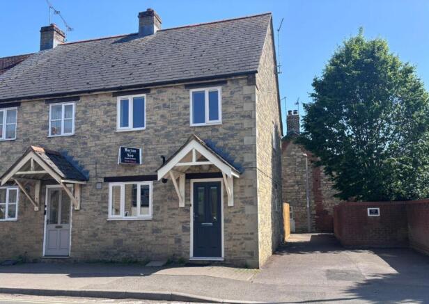 2 bed property, in Butts Pond, £225,000
