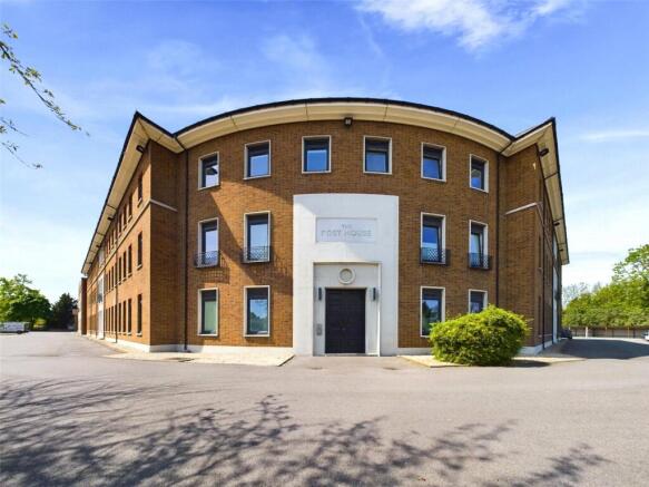 1 bed property, in Eastern Avenue, £130,000