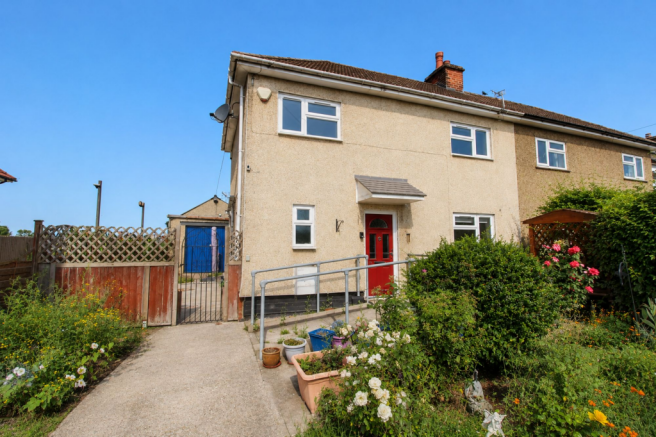2 bed property, in Station Road, £330,000