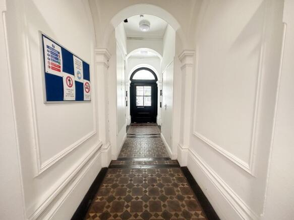 2 bed property, in New Cross Road, £350,000