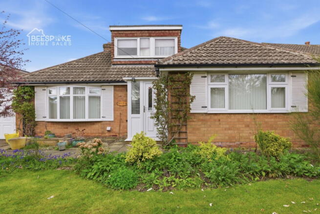 2 bed property, in Tippings Lane, £425,000