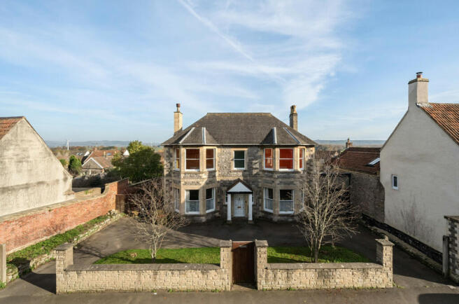 7 bed property, in High Street, £795,000