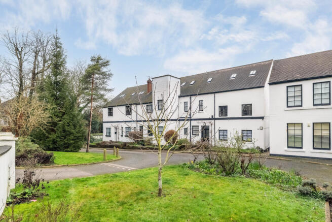 1 bed property, in The Glebe, £425,000