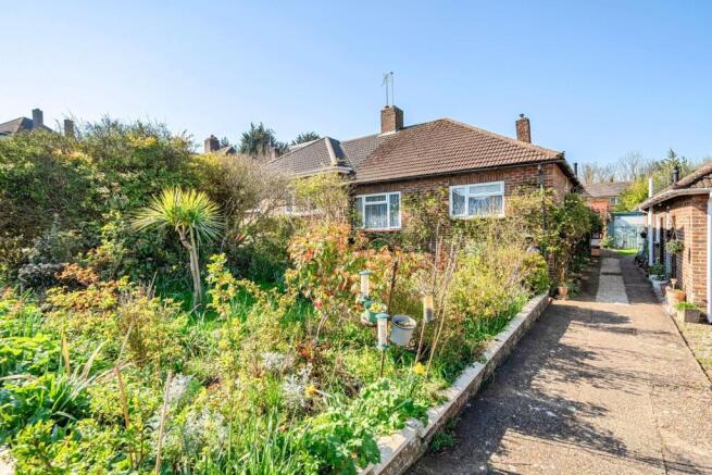 2 bed property, in Brooklands Road, £280,000