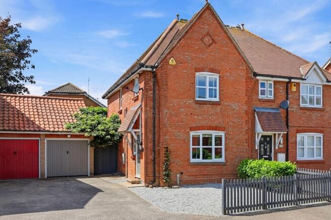 3 bed property, in Eastfield Road, £450,000