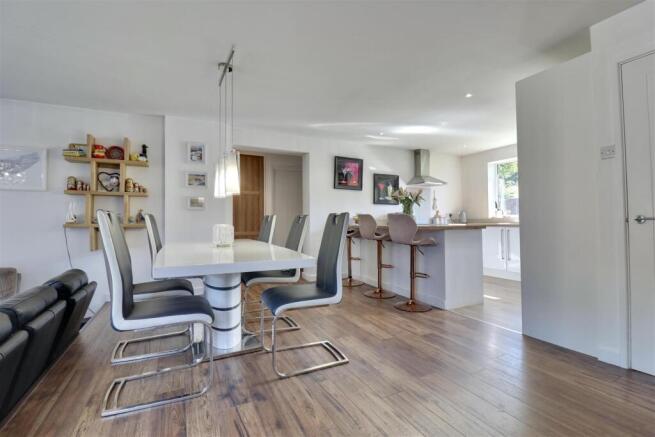 5 bed property, in London Road, £600,000