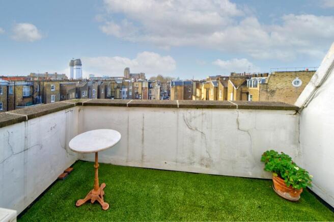 Land, in Queen's Gate, £525,000