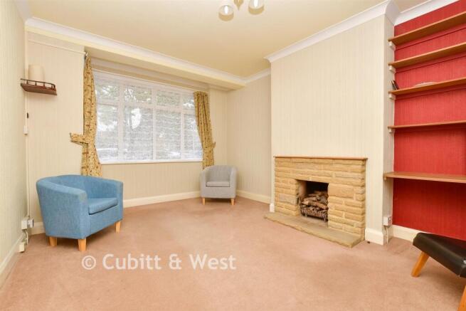 4 bed property, in Sunningdale Road, £550,000