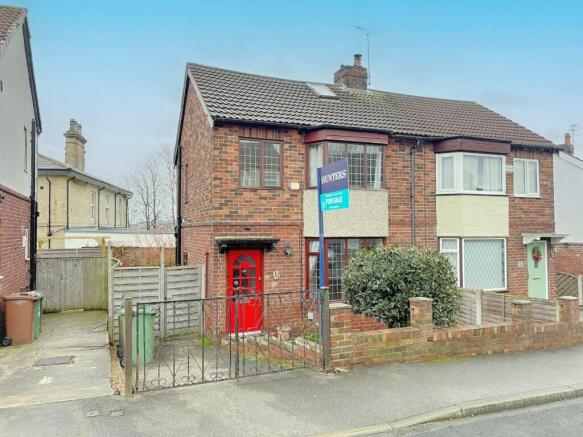 3 bed property, in Hawthorn Grove, £230,000