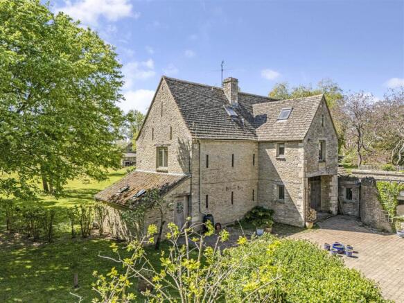 5 bed property, in London Road, £1,750,000