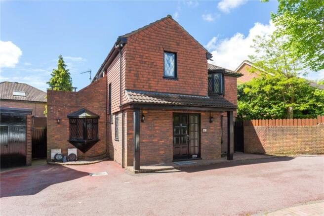 4 bed property, in Gordon Avenue, £1,250,000