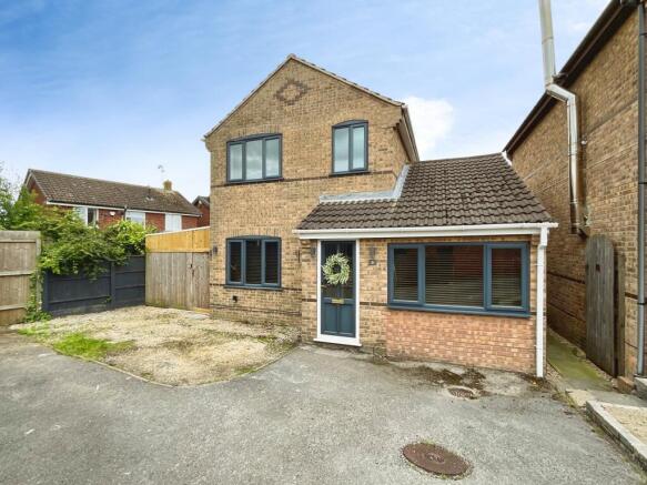 3 bed property, in Robina Drive, £270,000