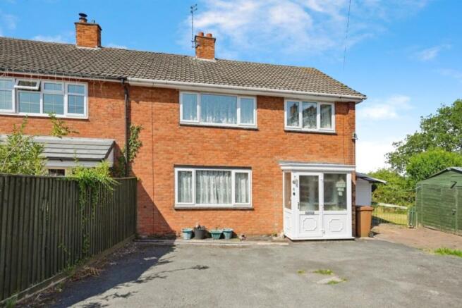 4 bed property, in Leaside Avenue, £200,000