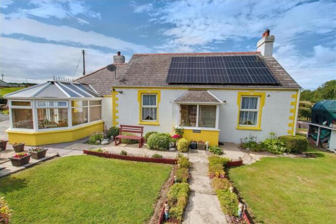 2 bed property, in Eglwyswrw, £240,000