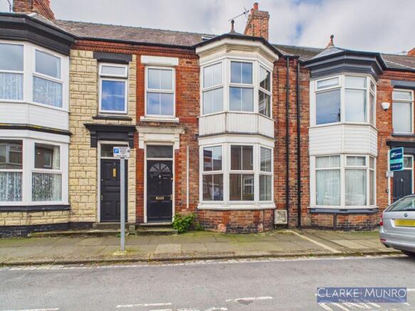 3 bed property, in Leafield Road, £105,000