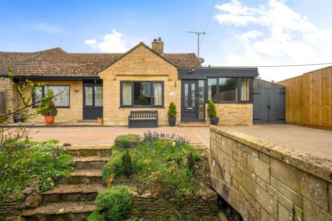 3 bed property, in Main Road, £495,000