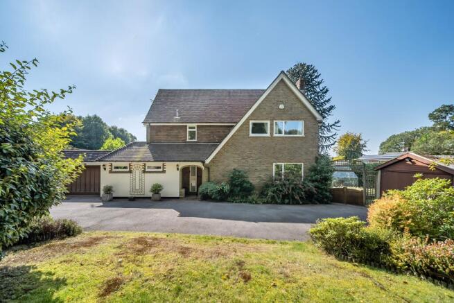 4 bed property, in Tower Road, £985,000