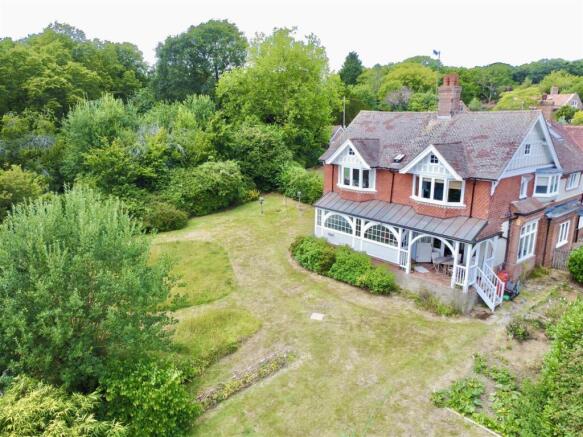 5 bed property, in Forewood Lane, £975,000