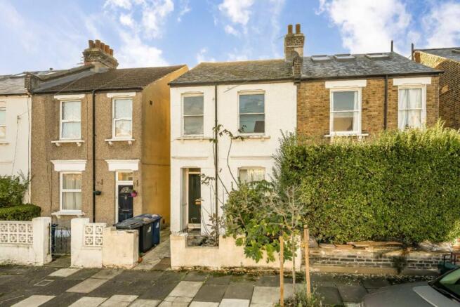 3 bed property, in Wells House Road, £615,000
