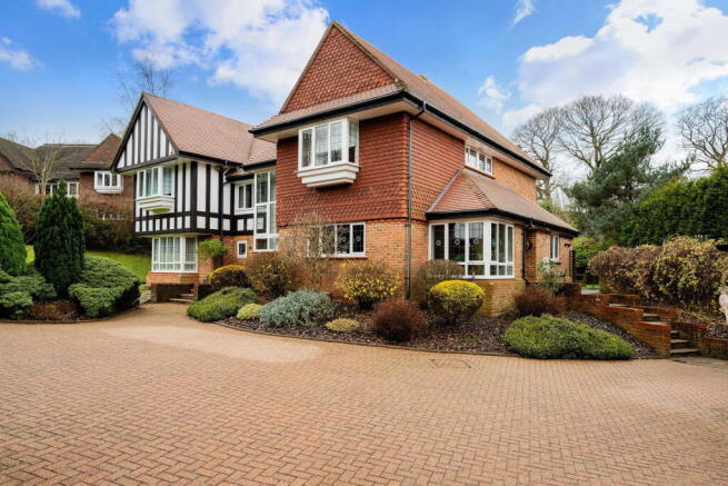 5 bed property, in Brassey Hill, £2,100,000