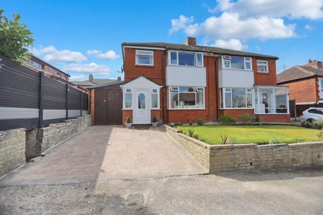 3 bed property, in Carisbrook Avenue, £310,000