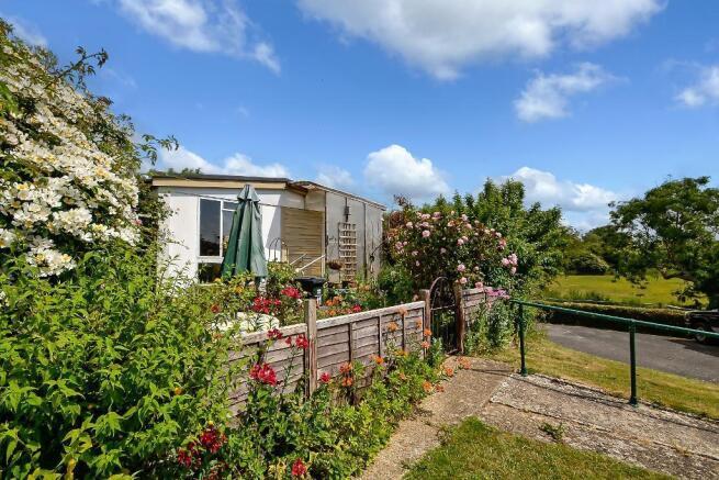 2 bed property, in Longacre Park, £40,000