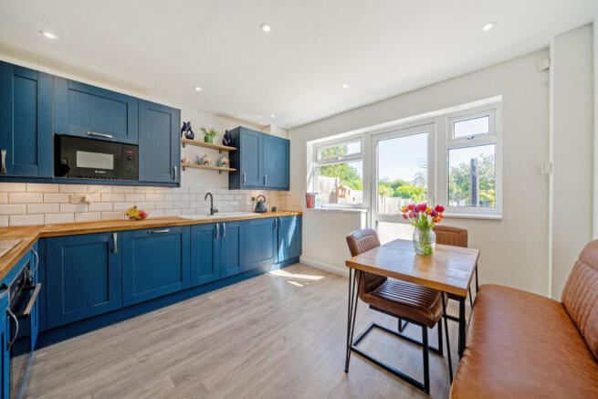 4 bed property, in Burnt Ash Hill, £550,000