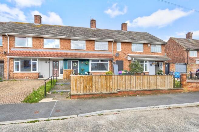 3 bed property, in Cornwall Grove, £105,000