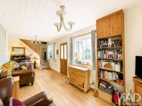 1 bed property, in Woodway Lane, £170,000