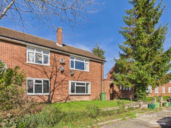 2 bed property, in Robin Grove, £350,000
