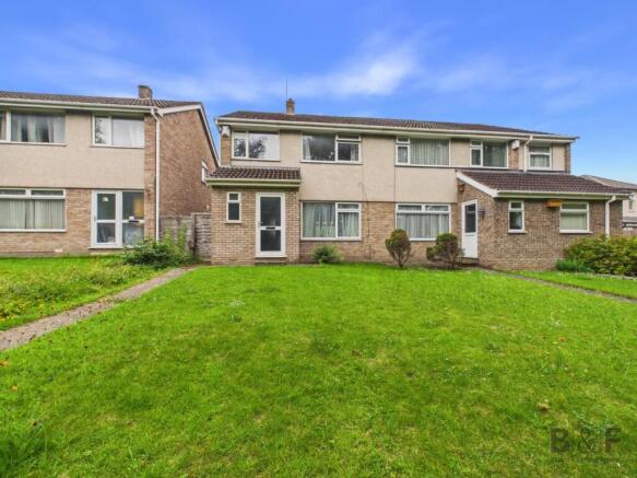 3 bed property, in Oaklands Close, £330,000