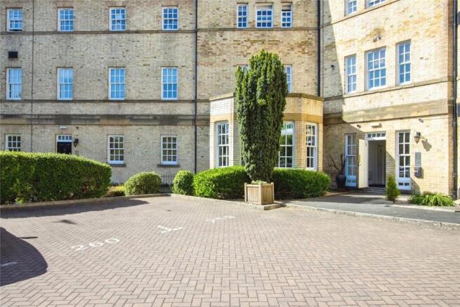 1 bed property, in Tuke Grove, £70,000