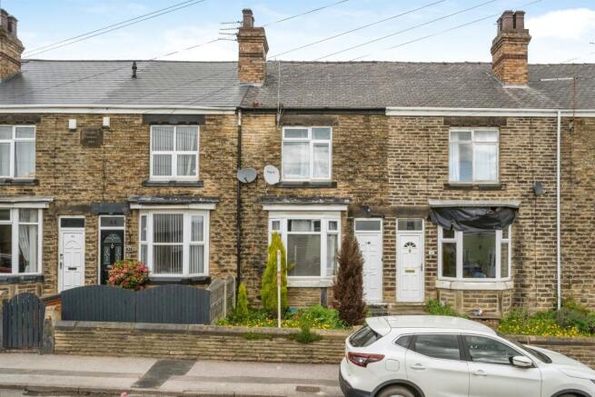 2 bed property, in Station Road, £110,000